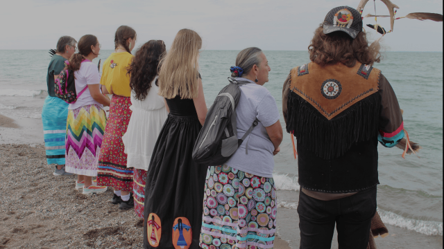 Along Lake Erie’s shores, youth organized a water song ceremony and water walk to address water quality degradation and reconnect with traditional cultural practices. Young Indigenous Ambassadors Anellah Orosz and JD Steuer spearheaded this effort with Caldwell First Nation supporting them. Photo credit: CIER/Caldwell First Nation