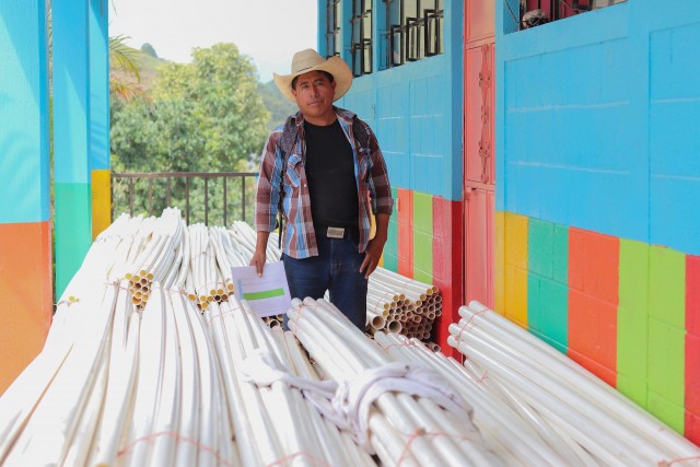 Calixto García, président du comité de développement communautaire de la communauté de Llano Grande à San Andrés Sajcabajá et participant au Programme Lazos de Agua à Quiché, Guatemala. Crédit photo : Water for People Guatemala