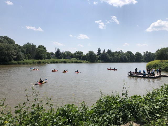 Kayak races during the Teiethinonhwerá:ton ne Ohné:kanos festival, July 3rd, 2025. Credit: One Drop Foundation.